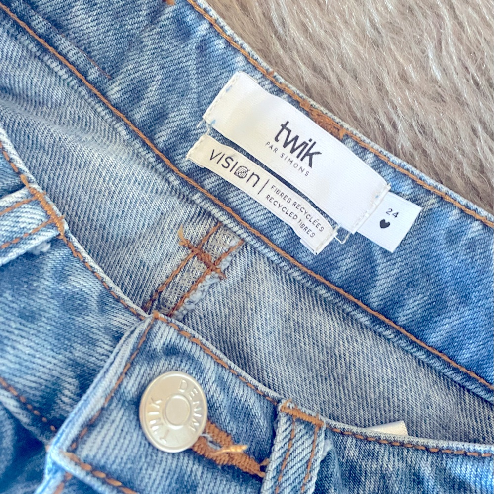 Women’s High Waisted “ Old School “ Fit Jeans ( 24 ) - Picture 4 of 5